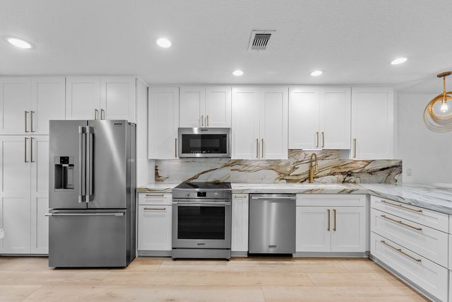 11 SOUTHPORT Lane E, Boynton Beach, FL 33436