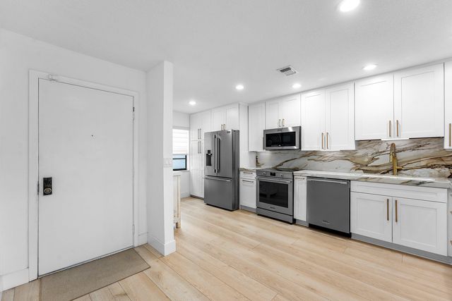 11 SOUTHPORT Lane E, Boynton Beach, FL 33436
