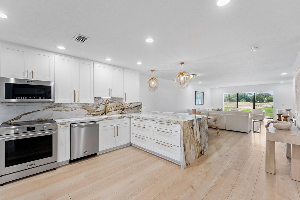 11 SOUTHPORT Lane E, Boynton Beach, FL 33436