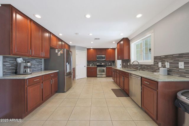 2517 E HIGHLAND Street, Mesa, AZ 85213