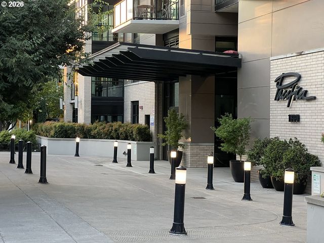 1830 Nw RIVERSCAPE St 106, Portland, OR 97209