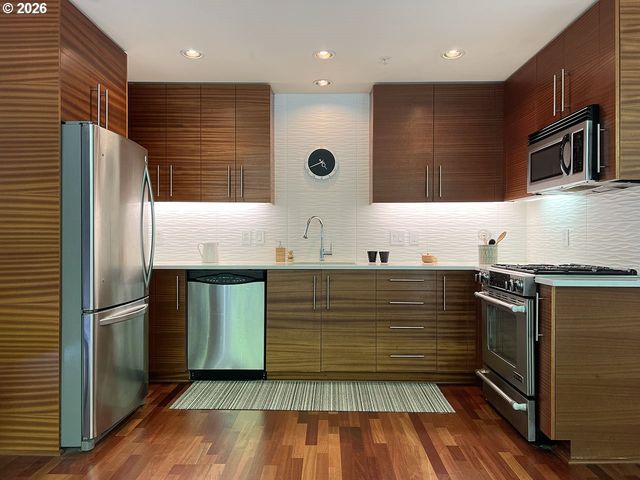 1830 Nw RIVERSCAPE St 106, Portland, OR 97209