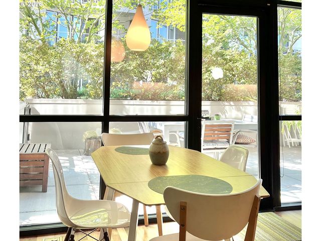 1830 Nw RIVERSCAPE St 106, Portland, OR 97209