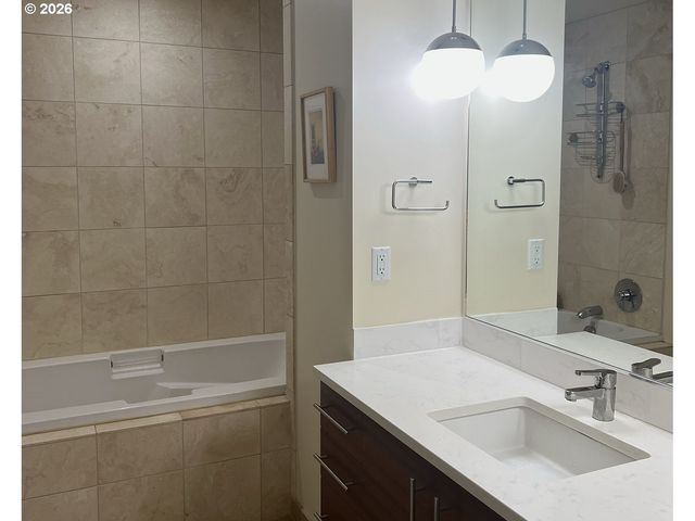 1830 Nw RIVERSCAPE St 106, Portland, OR 97209
