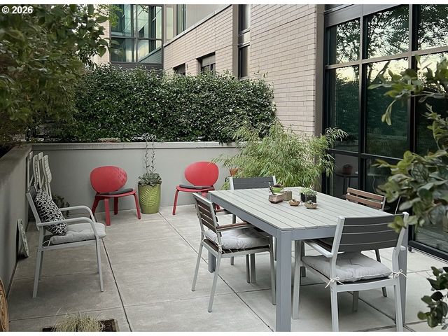 1830 Nw RIVERSCAPE St 106, Portland, OR 97209