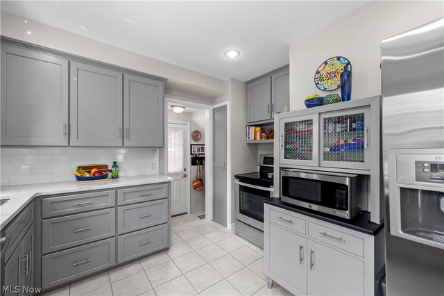 3640 W 210th Street, Fairview Park, OH 44126