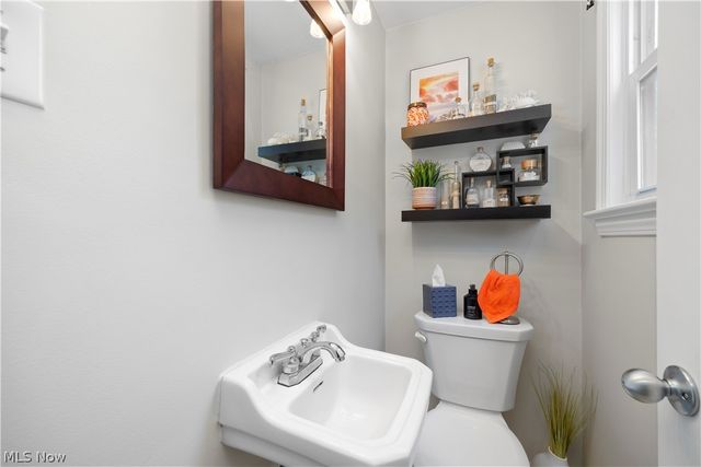 3640 W 210th Street, Fairview Park, OH 44126