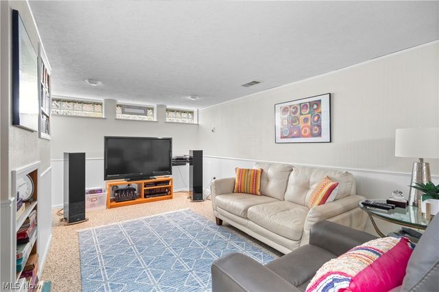 3640 W 210th Street, Fairview Park, OH 44126