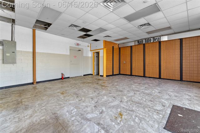 31827 Michigan Avenue, Wayne, MI 48184