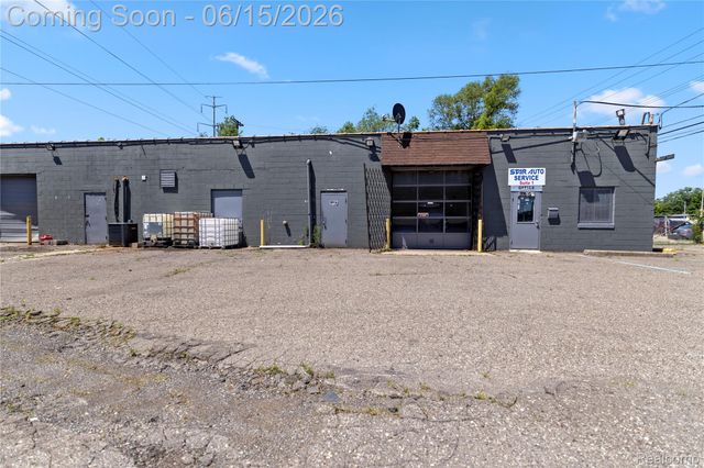 31827 Michigan Avenue, Wayne, MI 48184