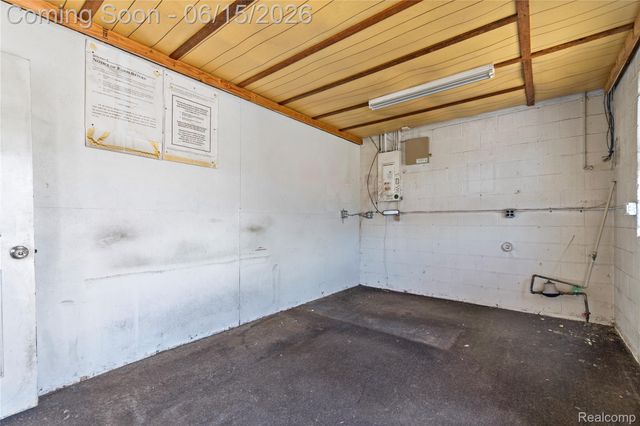 31827 Michigan Avenue, Wayne, MI 48184