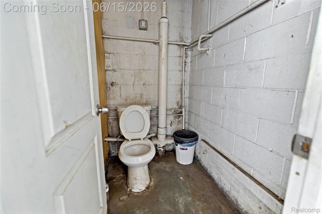 31827 Michigan Avenue, Wayne, MI 48184