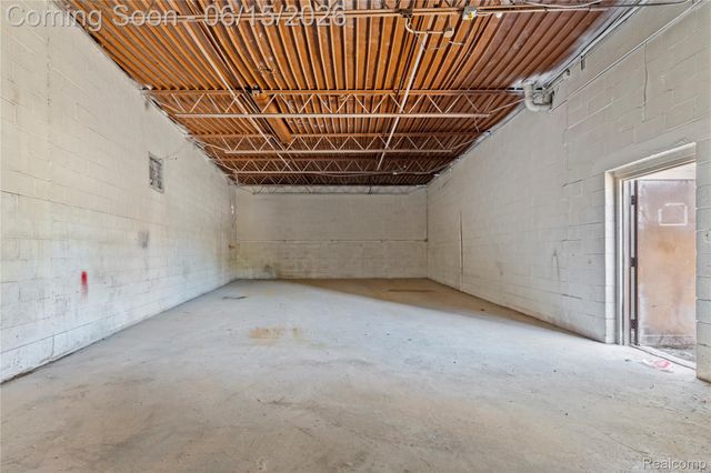 31827 Michigan Avenue, Wayne, MI 48184