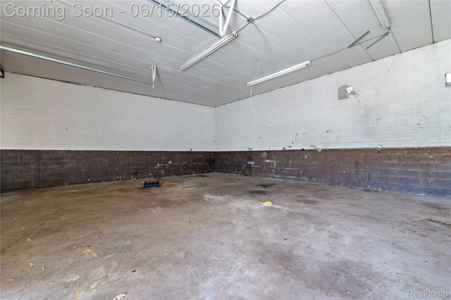 31827 Michigan Avenue, Wayne, MI 48184