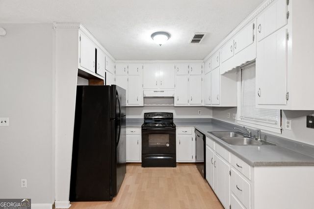 2124 Golfview Drive SE, Conyers, GA 30013