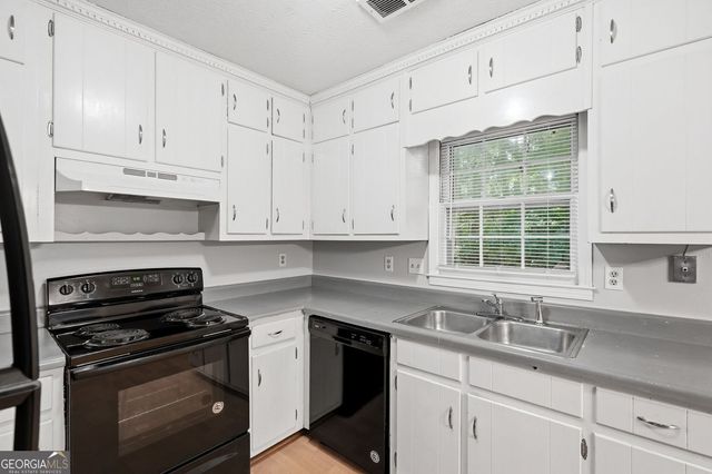 2124 Golfview Drive SE, Conyers, GA 30013