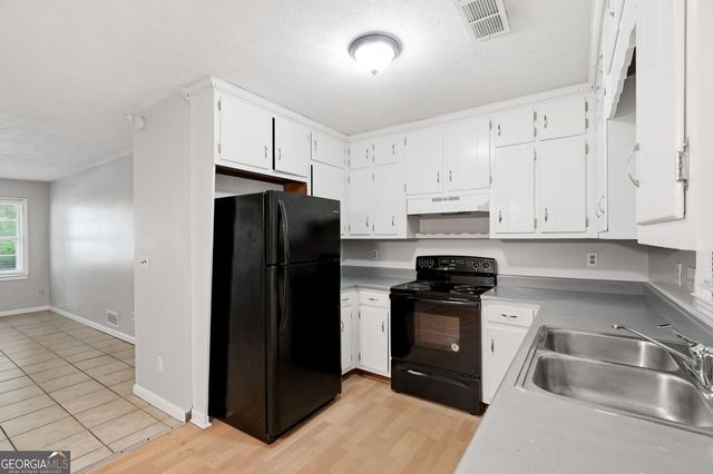 2124 Golfview Drive SE, Conyers, GA 30013