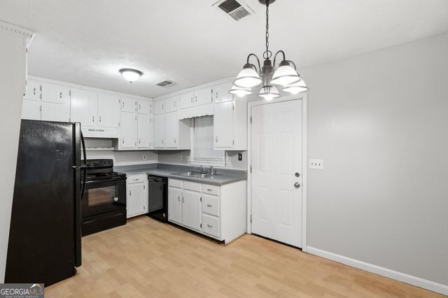 2124 Golfview Drive SE, Conyers, GA 30013