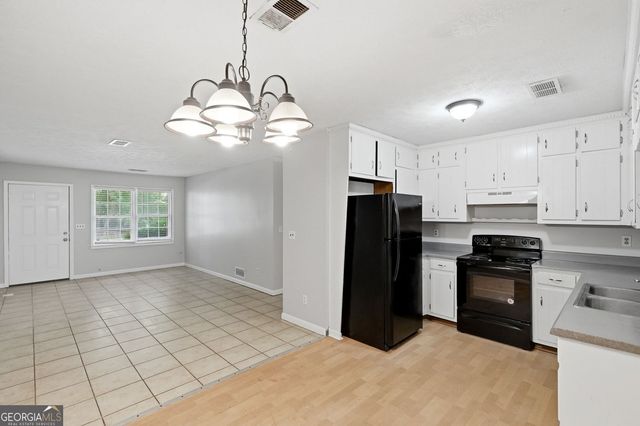 2124 Golfview Drive SE, Conyers, GA 30013