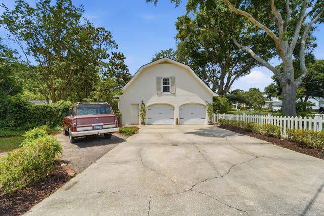 680 Fort Sumter Drive, Charleston, SC 29412
