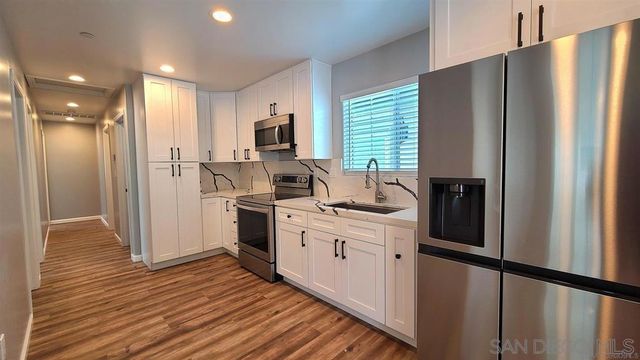 8834 Valencia St, Spring Valley, CA 91977