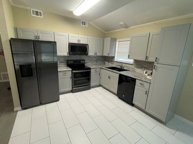 8221 Mark Lane, Watauga, TX 76148