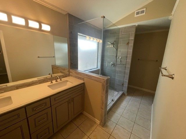 8221 Mark Lane, Watauga, TX 76148