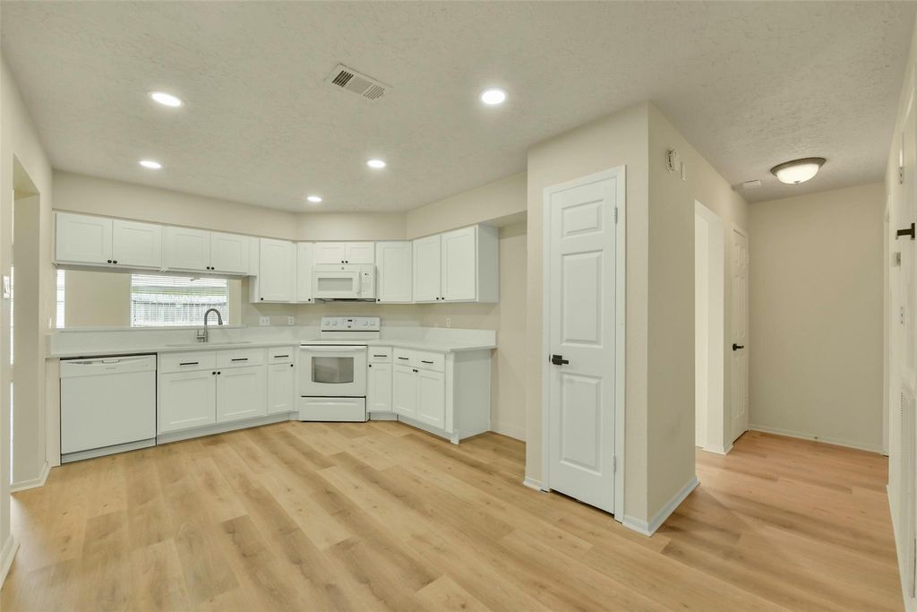 2775 Glen Haven Drive, League City, TX 77573