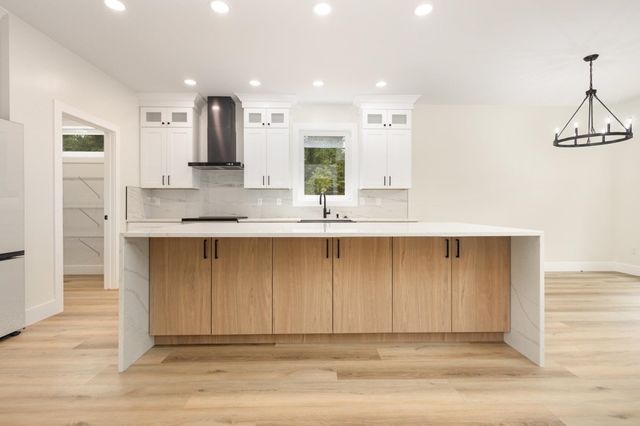 115 Crest Road, Campobello, SC 29322