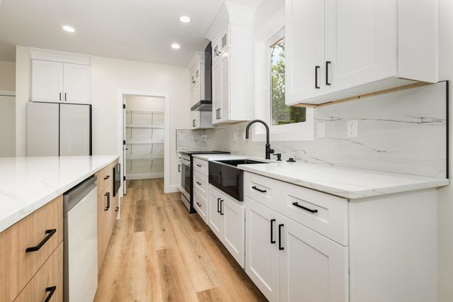 115 Crest Road, Campobello, SC 29322