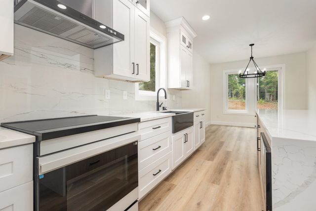 115 Crest Road, Campobello, SC 29322