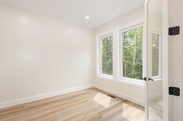 115 Crest Road, Campobello, SC 29322