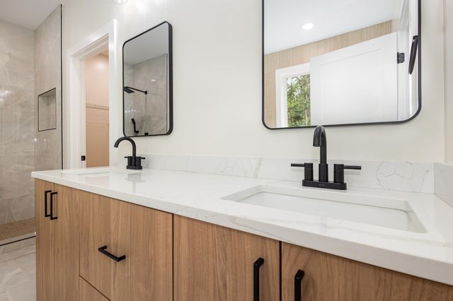 115 Crest Road, Campobello, SC 29322