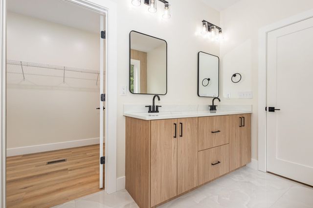 115 Crest Road, Campobello, SC 29322