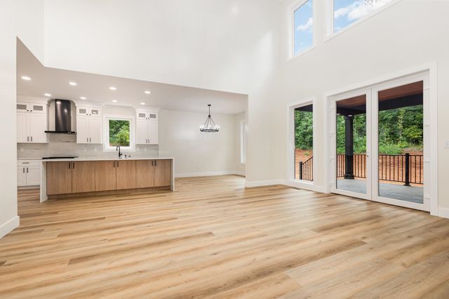 115 Crest Road, Campobello, SC 29322