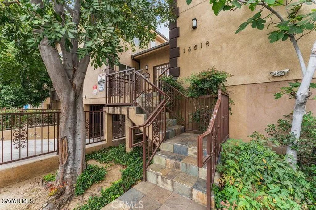 14618 Gilmore Street 16, Van Nuys, CA 91411