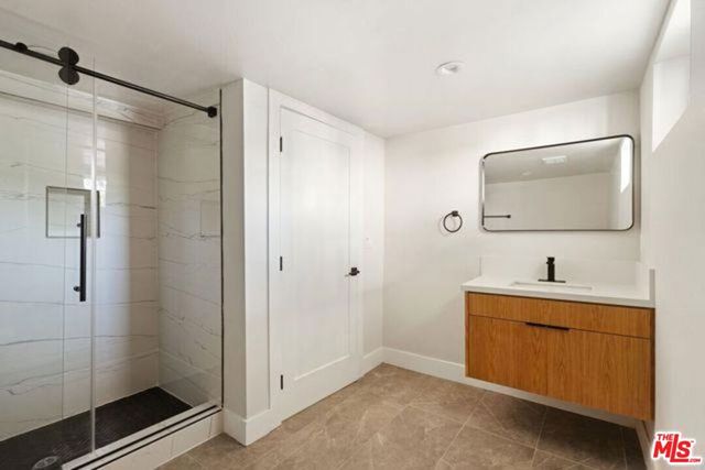 716 W 41st Place 1, Los Angeles, CA 90037