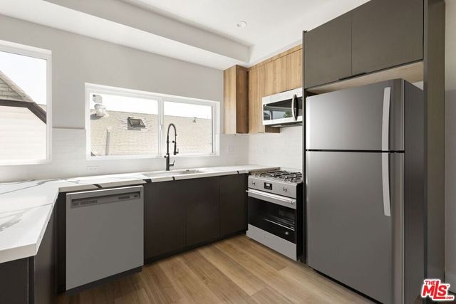716 W 41st Place 1, Los Angeles, CA 90037