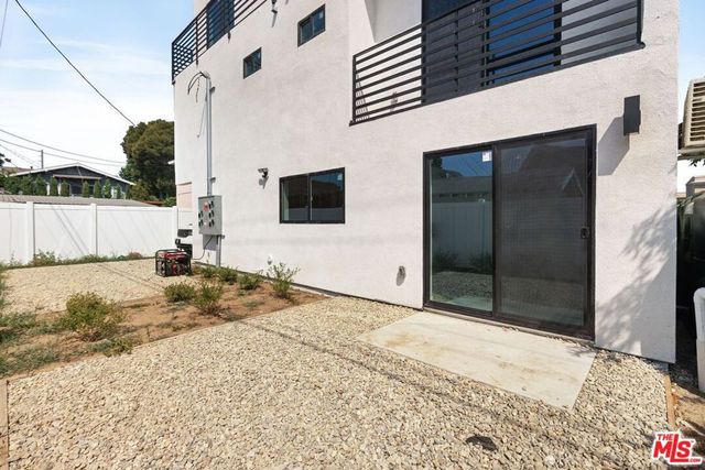 716 W 41st Place 1, Los Angeles, CA 90037