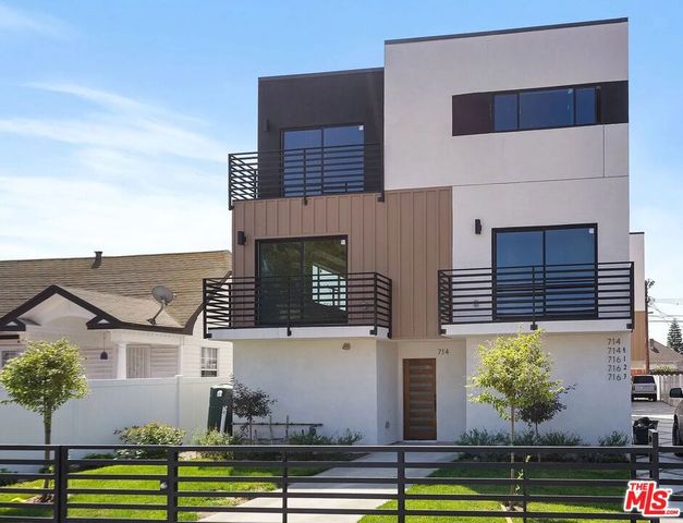 716 W 41st Place 1, Los Angeles, CA 90037