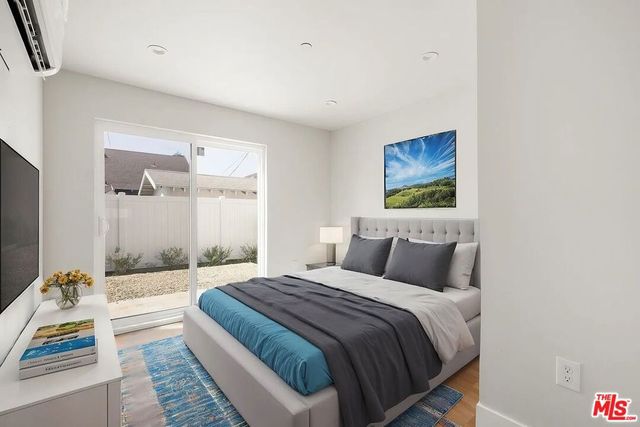 716 W 41st Place 1, Los Angeles, CA 90037