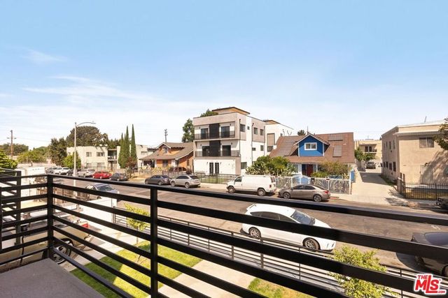 716 W 41st Place 1, Los Angeles, CA 90037