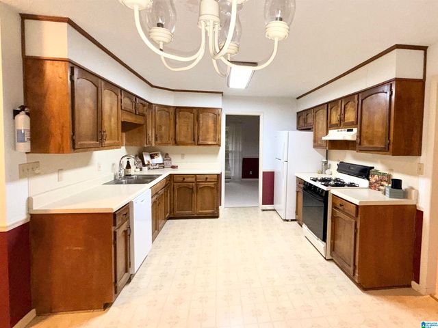 708 BREEZEWAY CIRCLE, Weaver, AL 36277