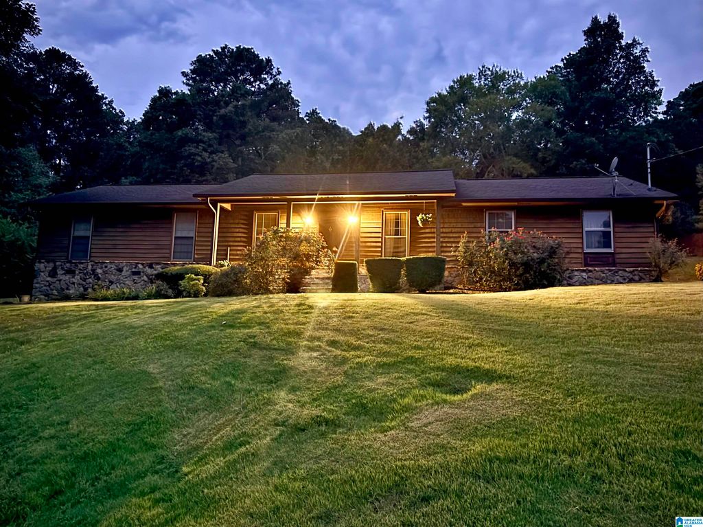 708 BREEZEWAY CIRCLE, Weaver, AL 36277