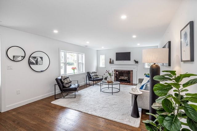 78 Windemere Cir, Braintree, MA 02184