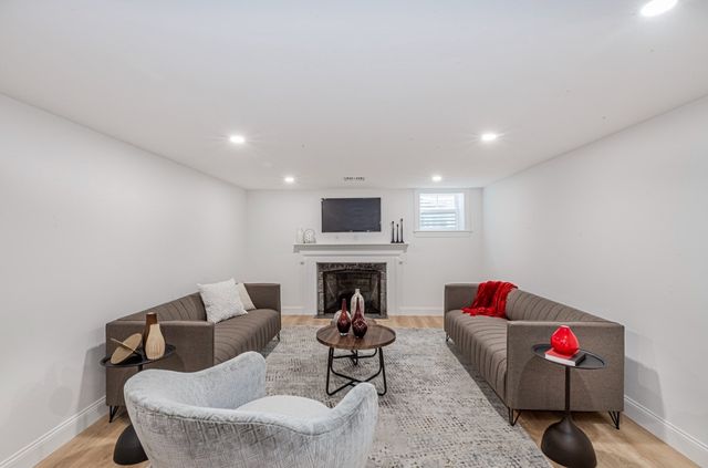 78 Windemere Cir, Braintree, MA 02184