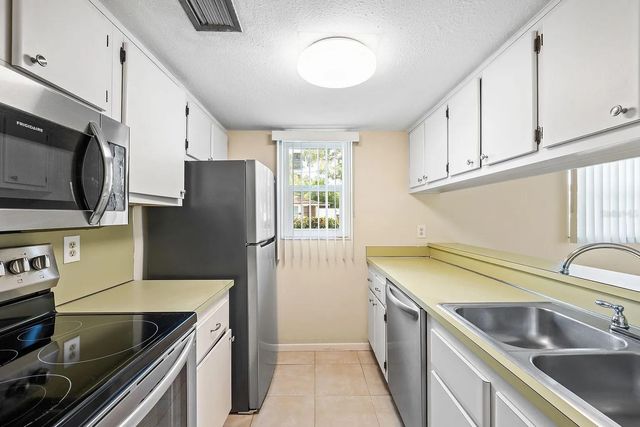 2525 W BAY DRIVE A16, Largo, FL 33770