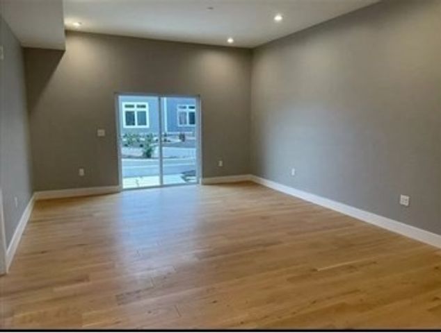 60 Cross 224, Somerville, MA 02145