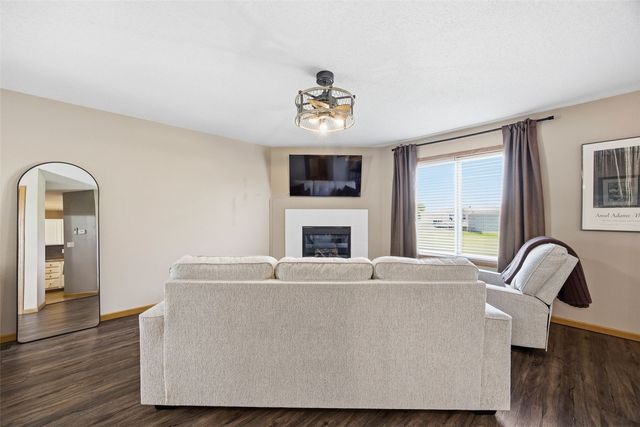 2605 Greenway Court, Marion, IA 52302