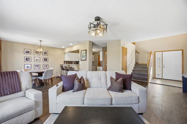 2605 Greenway Court, Marion, IA 52302